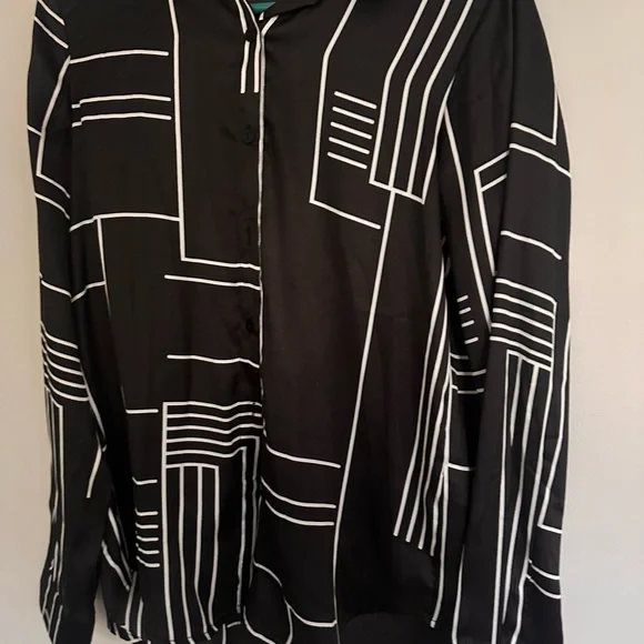 Nasty Gal Black and White Geometric satin Blouse - Picture 4 of 10